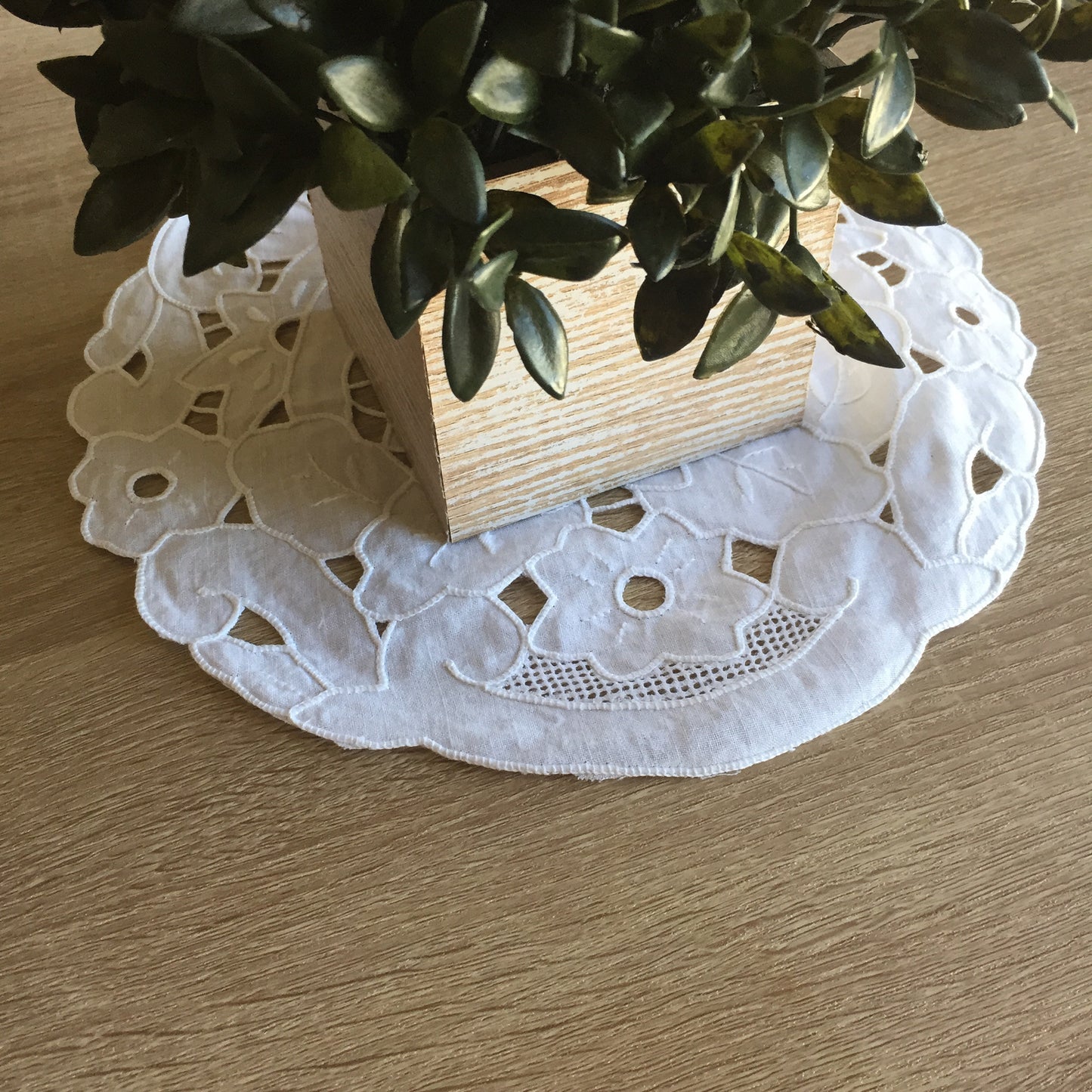 Wild Flower Cutwork Doilies Round White 10" Inch