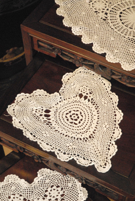 Poppy Heart Shaped Doilies White 12" Inch