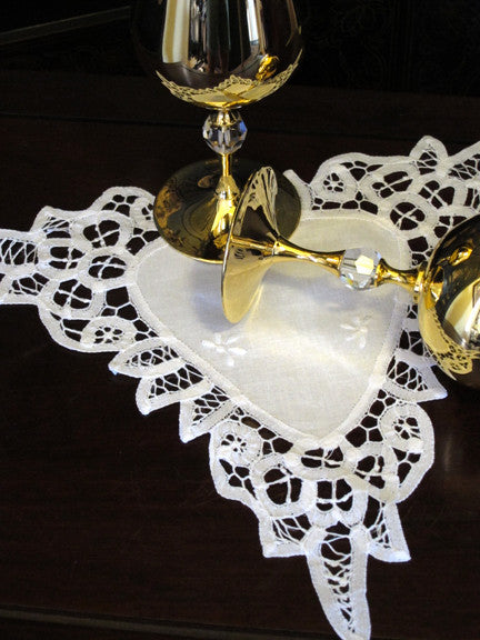 Battenburg Triangle Trim Doilies White 8" Inch