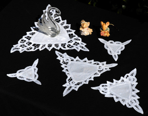 Battenburg Triangle Trim Doilies White 10" Inch