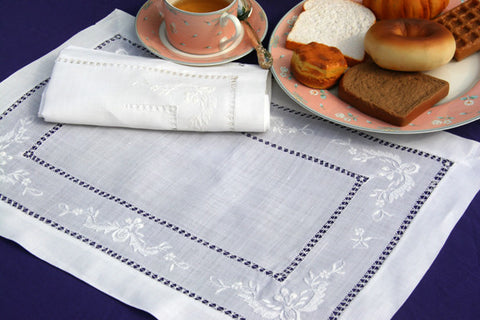 Lily of the Niles Placemat Set